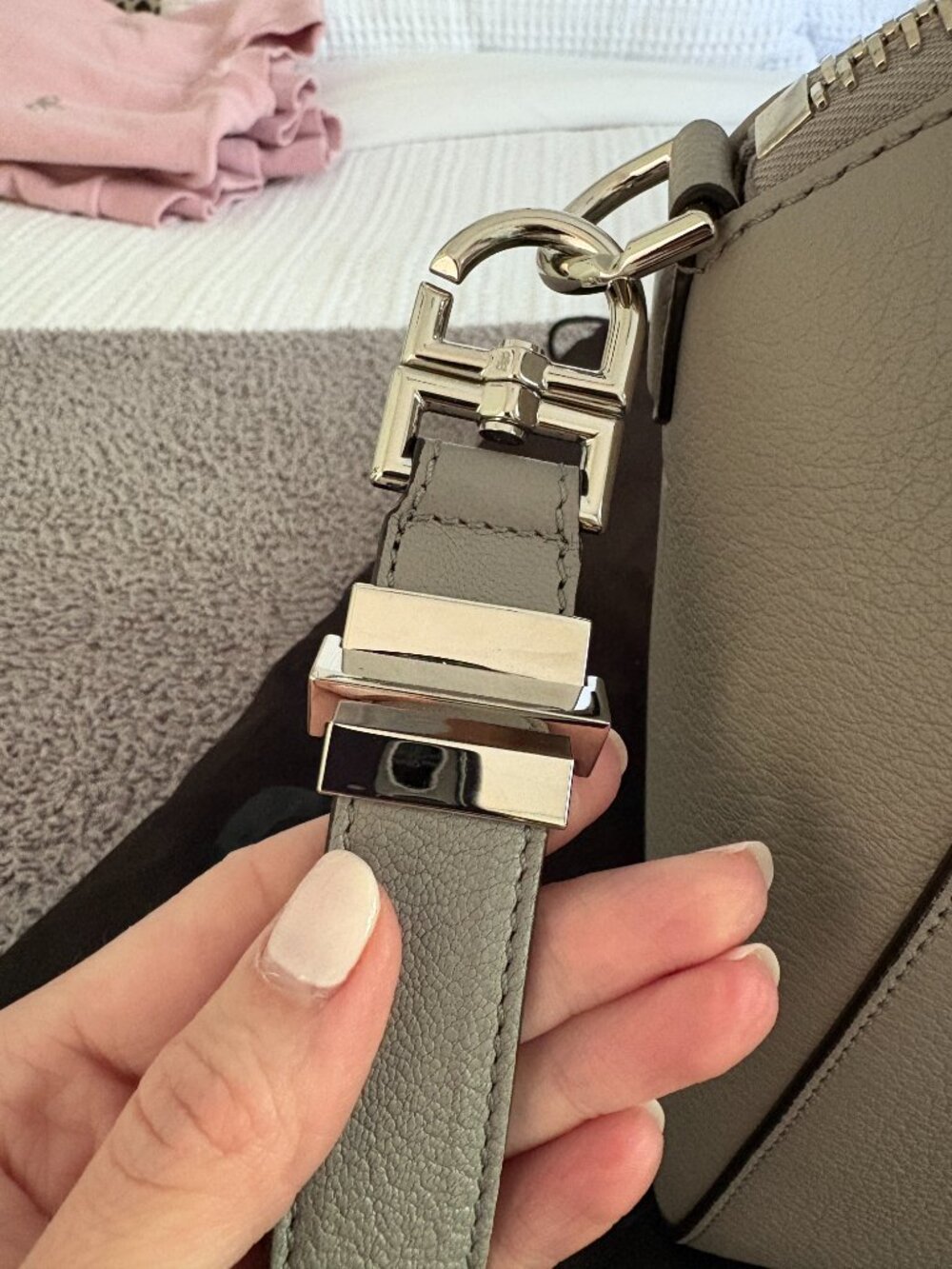 Givenchy Antigona Women's Hand Bag - Picture 14 of 16